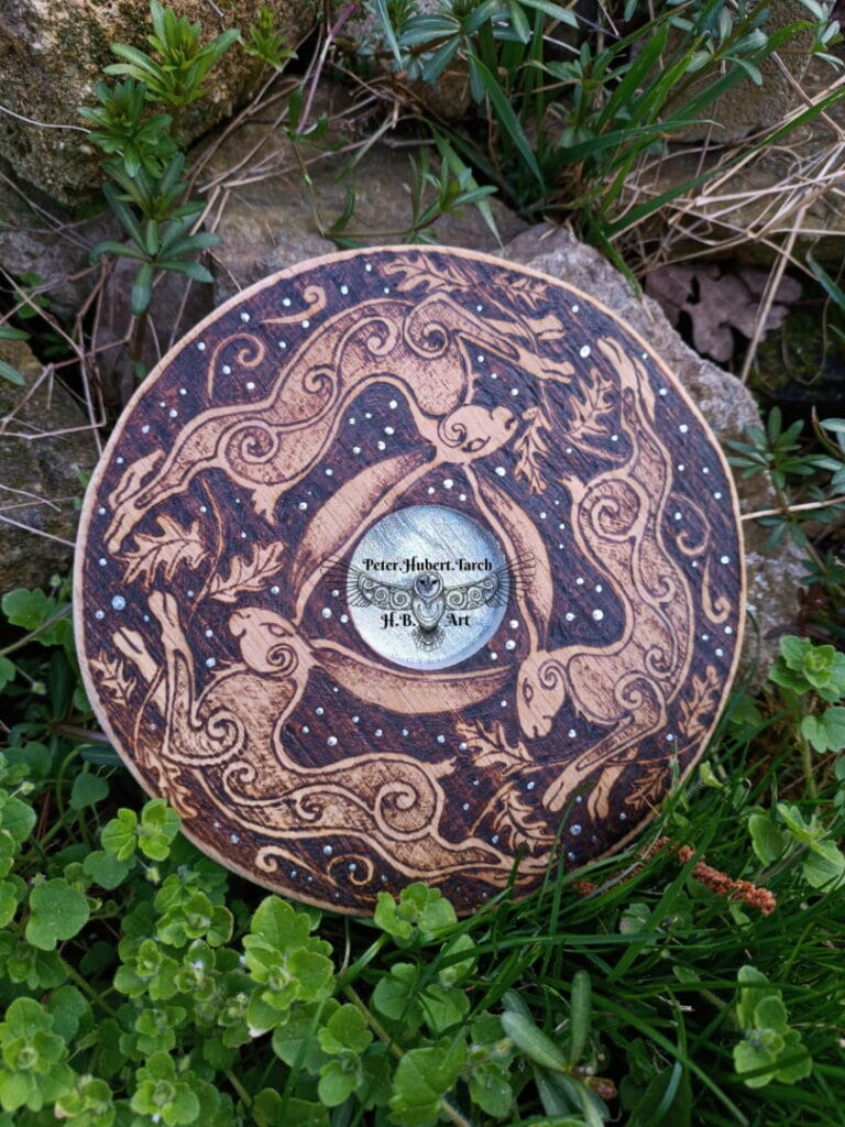 Keltský zajac - svietnik - celtic candle holder with pagan hare image