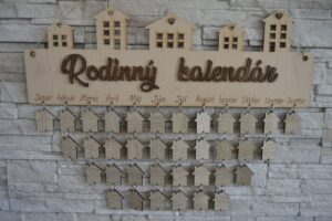 Kategória výrobkov 24 Dreveny rodinny kalendar – Domceky