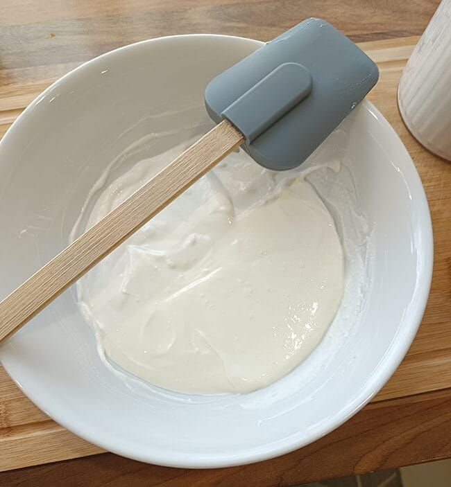 Recept na tradičné domáce bryndzové halušky so slaninkou a pažítkou 5 priprava cesta na halusky