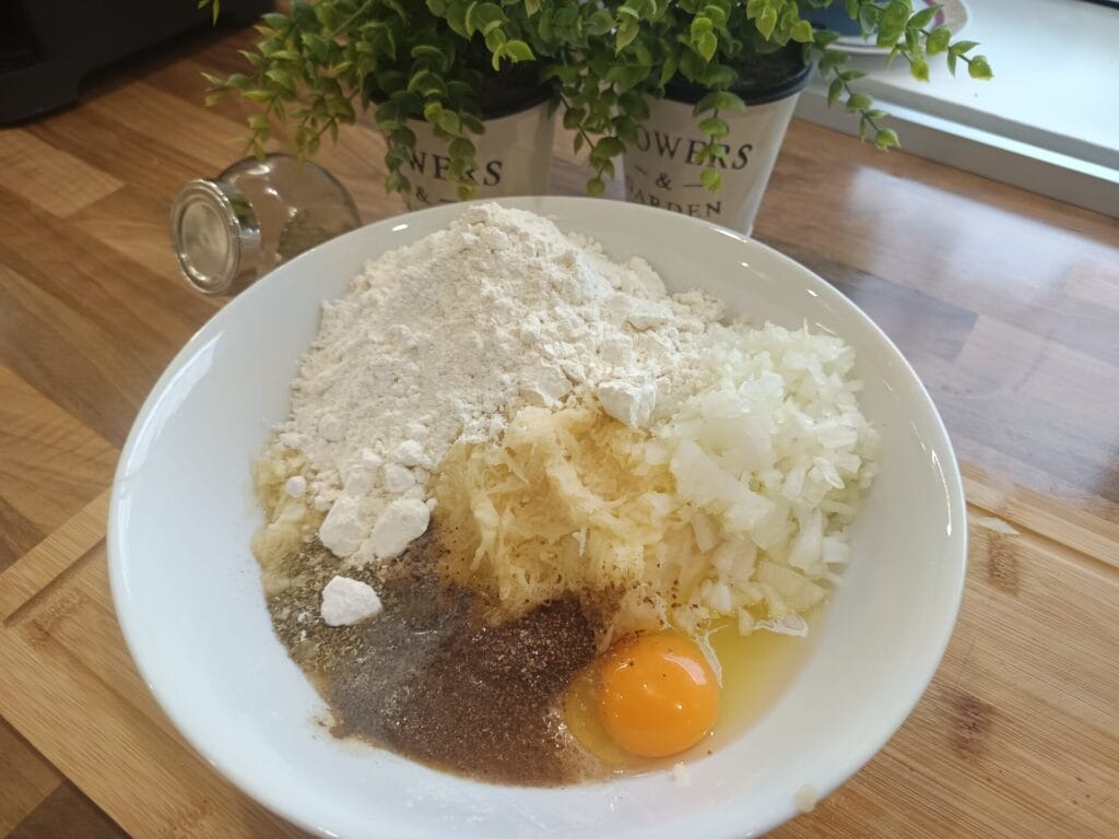 Recept ako pripraviť černohorský rezeň krok za krokom 2 Príprava cesta na obaľovanie rezňa