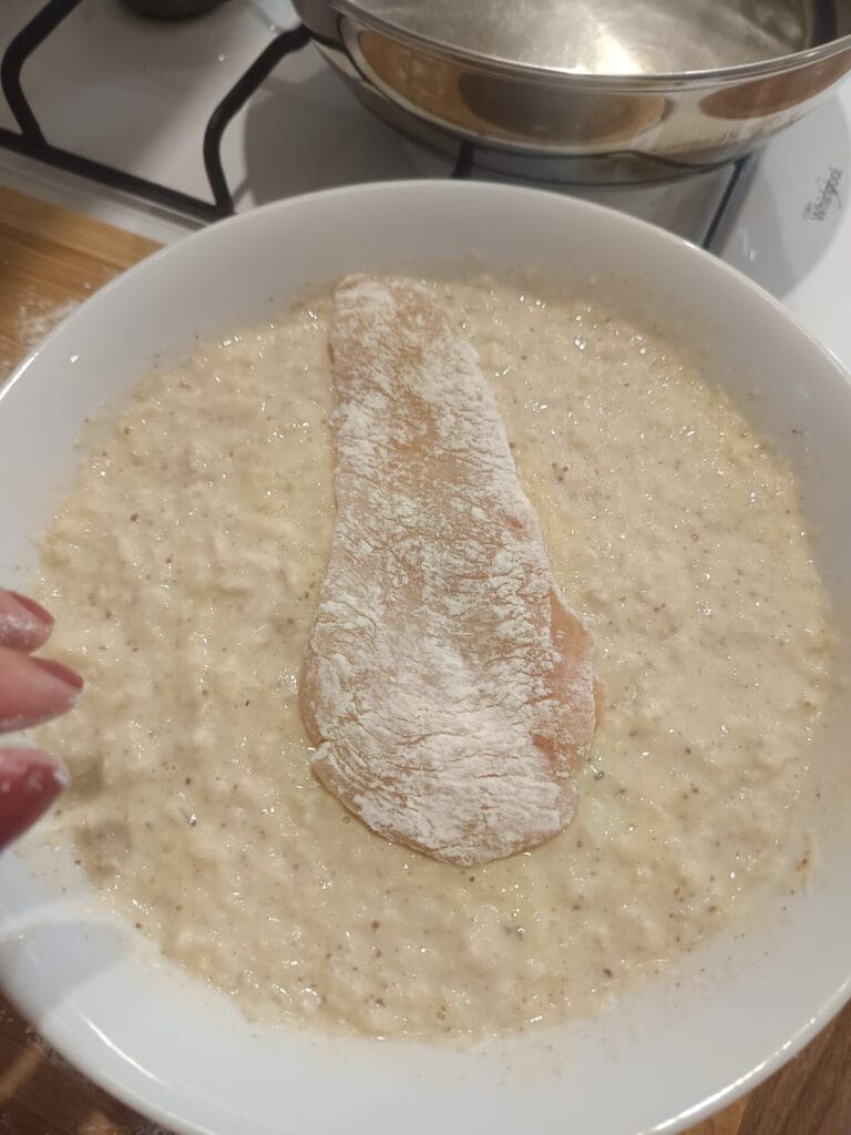 Recept ako pripraviť černohorský rezeň krok za krokom 5 Obaľovanie černohorského rezňa v cestíčku