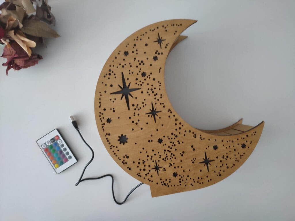 Drevená stojaca lampa s možnosť voľby farby podsvietenia