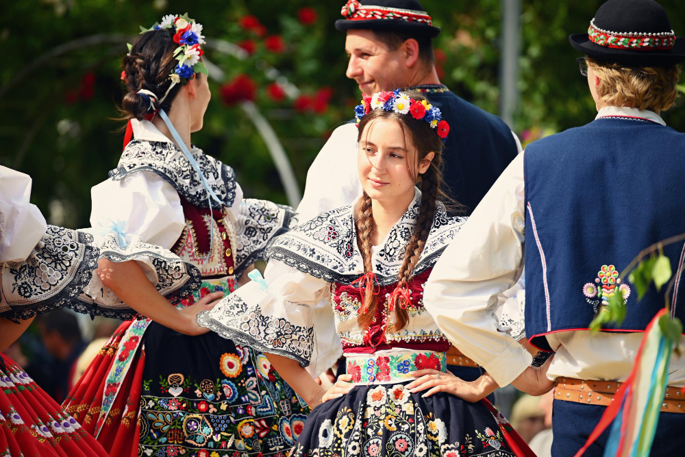 Svadba v slovenskom štýle: Od ručne šitých šiat až po výslužky od farmára 2 svadba v slovenskom style