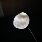 Lampa z banského aragonit-kalcitového stalagmitu z Hodruše Hámrov