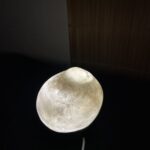 Lampa z banského aragonit-kalcitového stalagmitu z Hodruše Hámrov