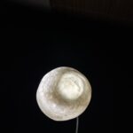 Lampa z banského aragonit-kalcitového stalagmitu z Hodruše Hámrov