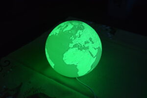 detska lampa izba darcek mesiac globus gravit 2