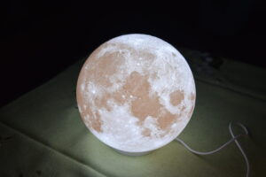 detska lampa izba darcek mesiac globus gravit 8