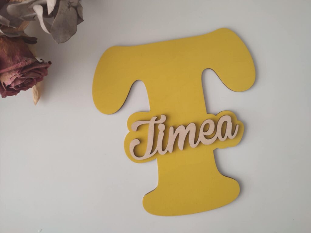 Drevená iniciála s menom
