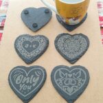 Bridlica s gravírovaným motívom 10 x 10 cm - srdce alebo štvorec