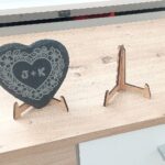 Bridlica s gravírovaným motívom 10 x 10 cm - srdce alebo štvorec