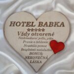 Dekorácia MAMAHOTEL, alebo HOTEL BABKA