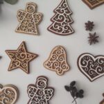 Drevené vianočné ozdoby - sada ozdôb s ornamentom