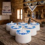 Sviečka z palmového vosku s folklórnym motívom